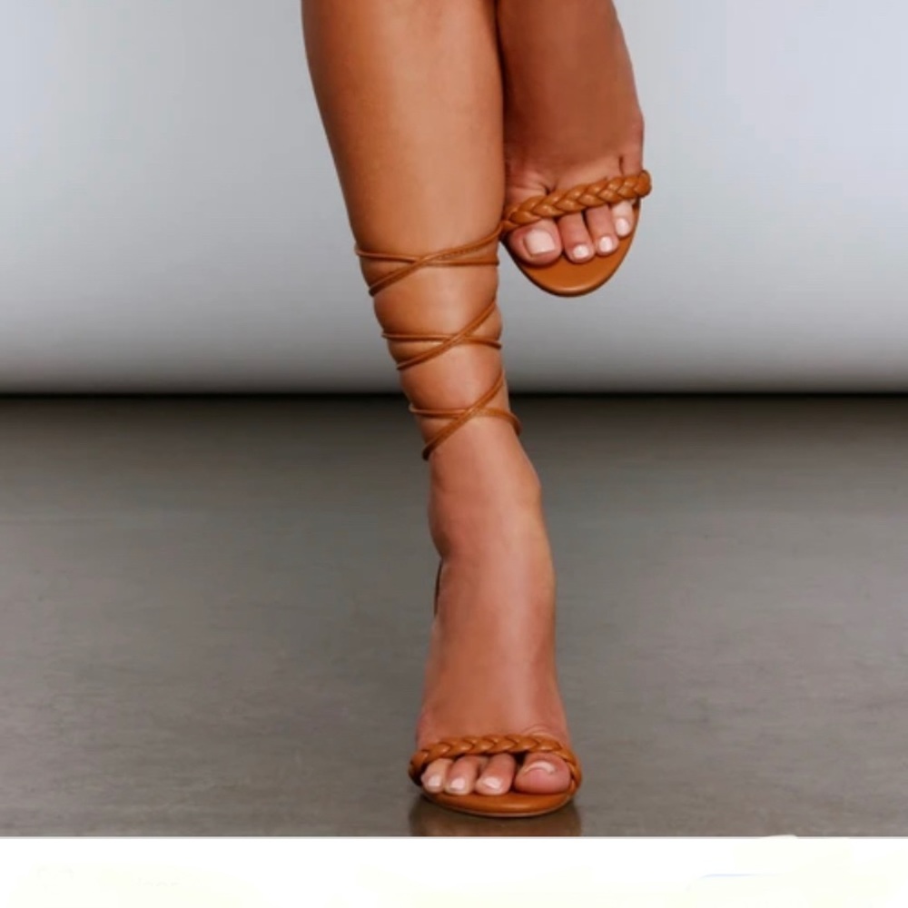 NIB lace up heels 10